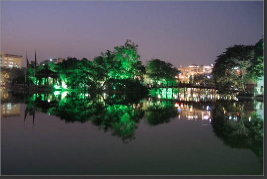 Hoan Kiem Lake - night