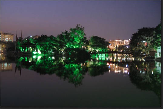 Hoan Kiem Lake - night